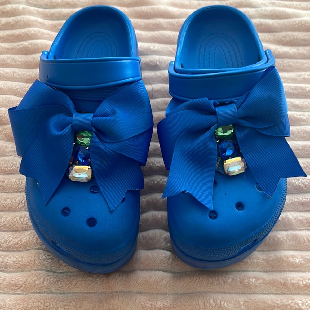 Women nursing clogs